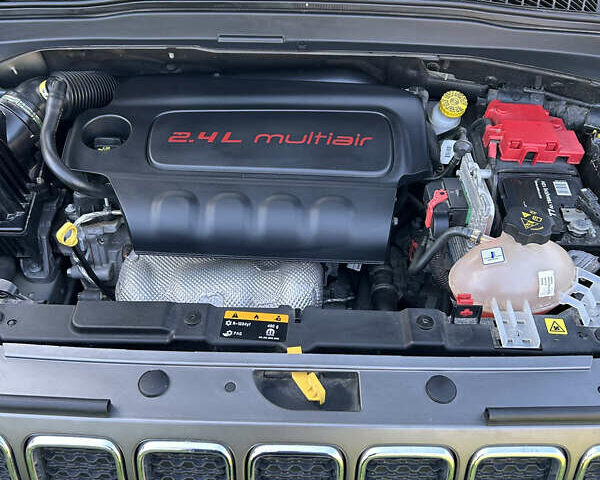 Серый Джип Ренегат, объемом двигателя 2.36 л и пробегом 25 тыс. км за 15300 $, фото 34 на Automoto.ua