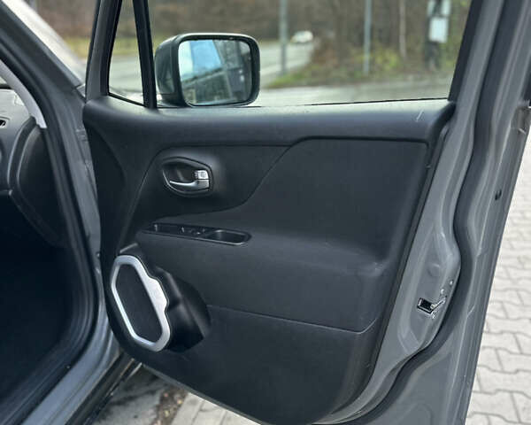 Серый Джип Ренегат, объемом двигателя 2.4 л и пробегом 100 тыс. км за 12900 $, фото 18 на Automoto.ua