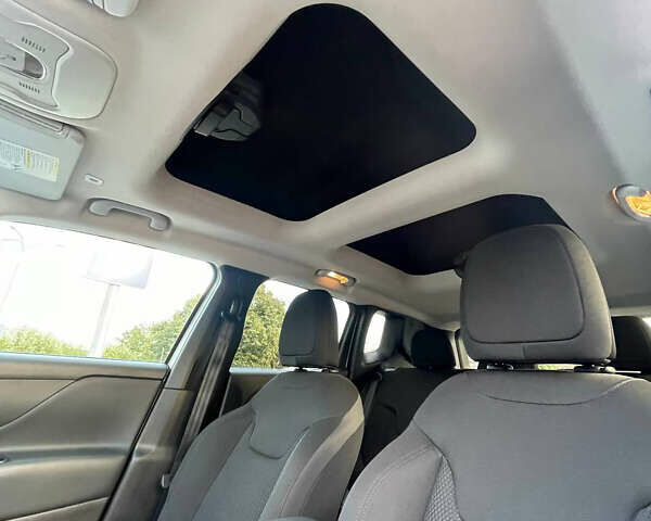 Серый Джип Ренегат, объемом двигателя 2.4 л и пробегом 50 тыс. км за 14900 $, фото 21 на Automoto.ua