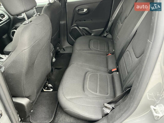 Сірий Джип Ренегат, об'ємом двигуна 2.4 л та пробігом 58 тис. км за 16500 $, фото 46 на Automoto.ua