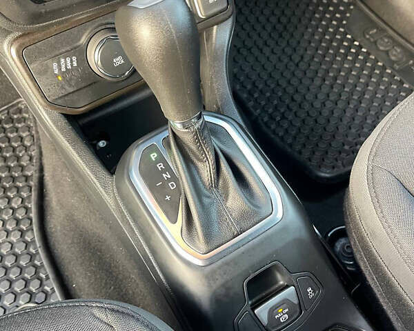 Серый Джип Ренегат, объемом двигателя 2.4 л и пробегом 50 тыс. км за 14900 $, фото 20 на Automoto.ua