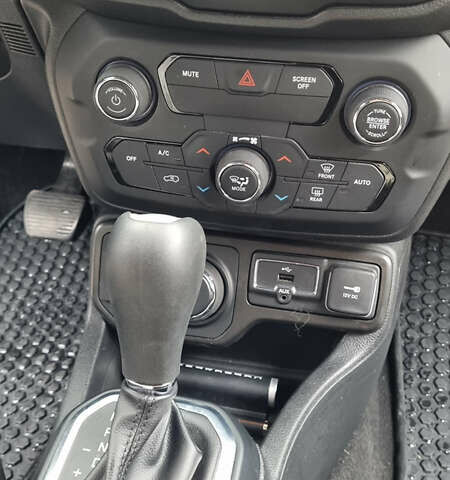 Серый Джип Ренегат, объемом двигателя 2.4 л и пробегом 84 тыс. км за 15600 $, фото 21 на Automoto.ua