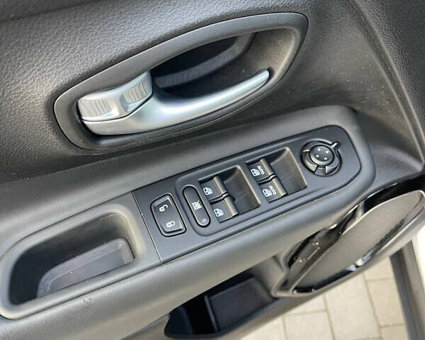 Серый Джип Ренегат, объемом двигателя 2.4 л и пробегом 50 тыс. км за 14900 $, фото 12 на Automoto.ua