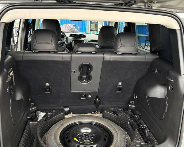 Джип Ренегат 2020 в Киеве на Automoto.ua Серый Джип Ренегат, объемом двигателя 1.33 л и пробегом 57 тыс. км за 18000 $, фото 29 на Automoto.ua