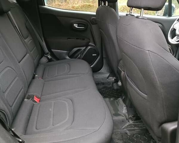 Серый Джип Ренегат, объемом двигателя 1.33 л и пробегом 49 тыс. км за 19900 $, фото 3 на Automoto.ua