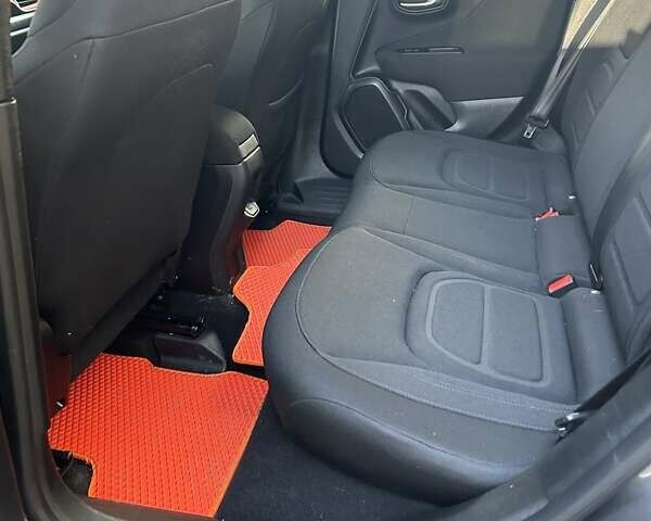 Серый Джип Ренегат, объемом двигателя 2.36 л и пробегом 158 тыс. км за 14600 $, фото 9 на Automoto.ua