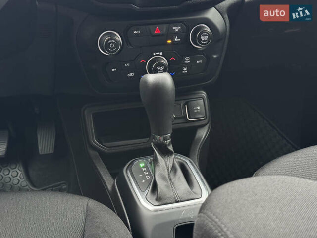 Серый Джип Ренегат, объемом двигателя 2.4 л и пробегом 89 тыс. км за 14500 $, фото 36 на Automoto.ua