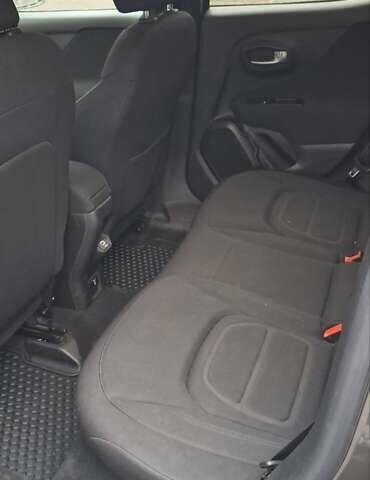 Джип Ренегат 2020 в Киеве на Automoto.ua Серый Джип Ренегат, объемом двигателя 2.36 л и пробегом 45 тыс. км за 17700 $, фото 5 на Automoto.ua