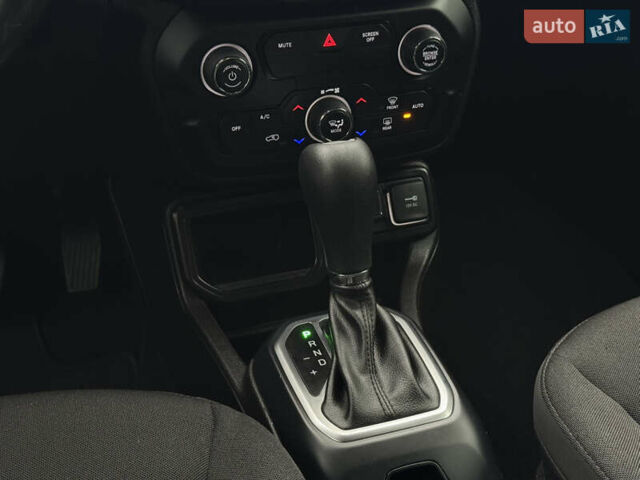 Сірий Джип Ренегат, об'ємом двигуна 2.4 л та пробігом 79 тис. км за 15500 $, фото 26 на Automoto.ua