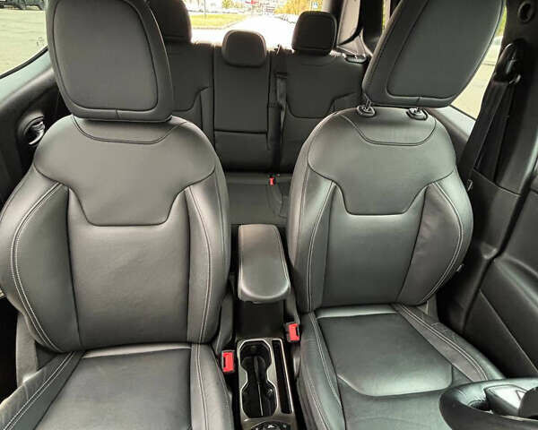 Джип Ренегат 2020 в Киеве на Automoto.ua Серый Джип Ренегат, объемом двигателя 1.33 л и пробегом 57 тыс. км за 18000 $, фото 15 на Automoto.ua