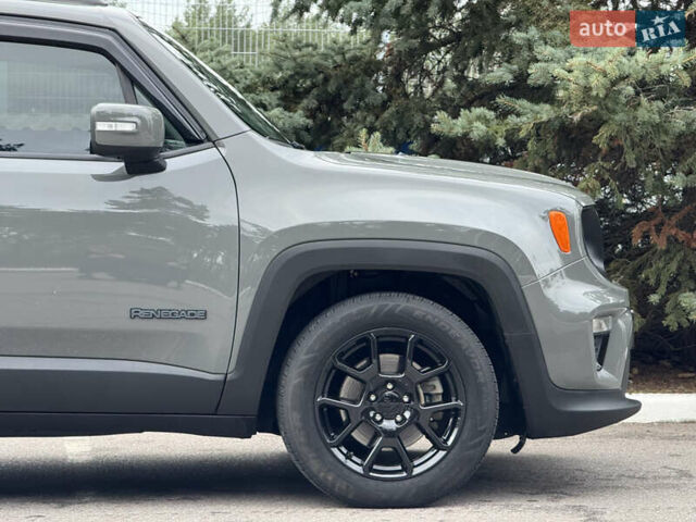 Сірий Джип Ренегат, об'ємом двигуна 2.4 л та пробігом 79 тис. км за 15500 $, фото 6 на Automoto.ua