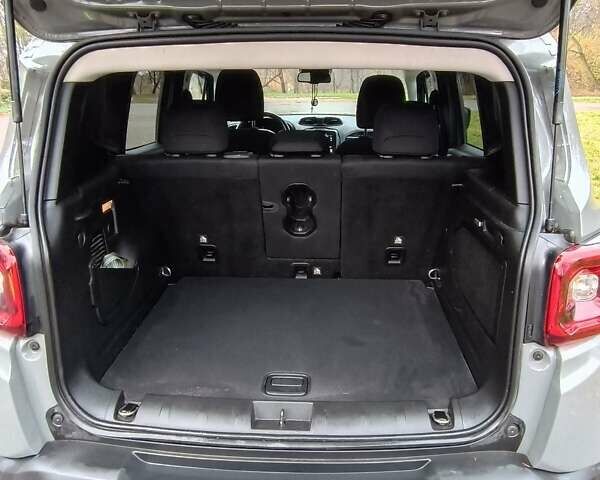 Серый Джип Ренегат, объемом двигателя 1.33 л и пробегом 49 тыс. км за 19900 $, фото 10 на Automoto.ua