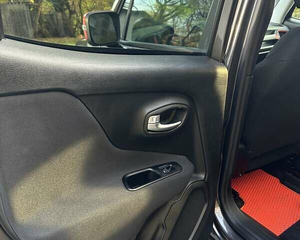 Серый Джип Ренегат, объемом двигателя 2.36 л и пробегом 158 тыс. км за 14600 $, фото 6 на Automoto.ua