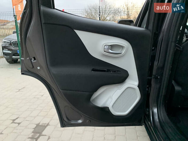 Серый Джип Ренегат, объемом двигателя 2.4 л и пробегом 95 тыс. км за 13499 $, фото 26 на Automoto.ua