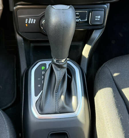 Сірий Джип Ренегат, об'ємом двигуна 2.4 л та пробігом 57 тис. км за 17490 $, фото 24 на Automoto.ua