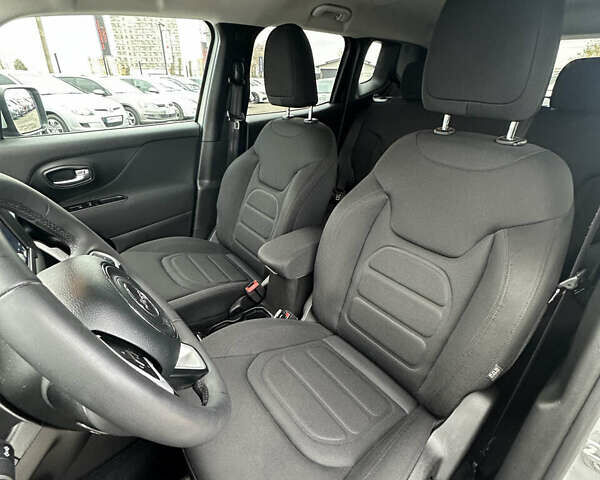 Серый Джип Ренегат, объемом двигателя 2.4 л и пробегом 17 тыс. км за 16200 $, фото 14 на Automoto.ua