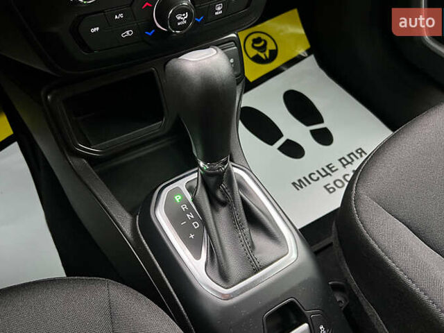 Серый Джип Ренегат, объемом двигателя 2.4 л и пробегом 46 тыс. км за 15800 $, фото 17 на Automoto.ua