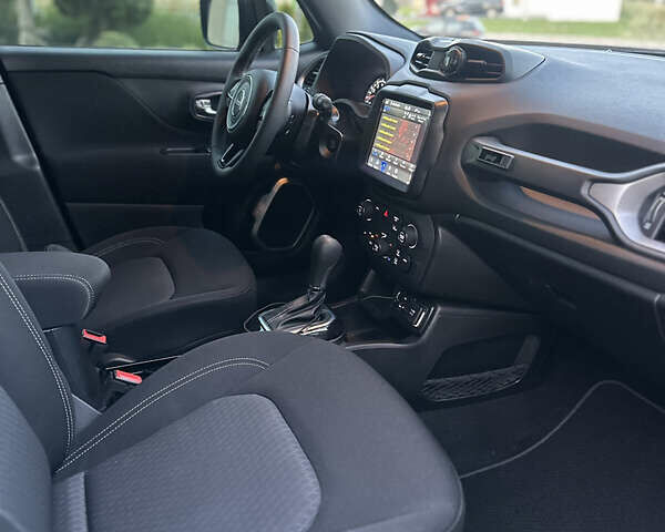 Серый Джип Ренегат, объемом двигателя 2.4 л и пробегом 70 тыс. км за 16700 $, фото 19 на Automoto.ua