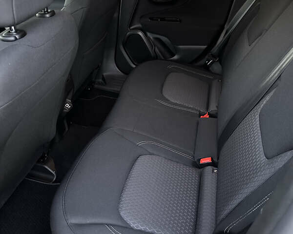 Серый Джип Ренегат, объемом двигателя 2.4 л и пробегом 70 тыс. км за 16700 $, фото 16 на Automoto.ua