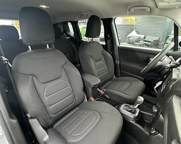 Серый Джип Ренегат, объемом двигателя 2.4 л и пробегом 17 тыс. км за 16200 $, фото 23 на Automoto.ua