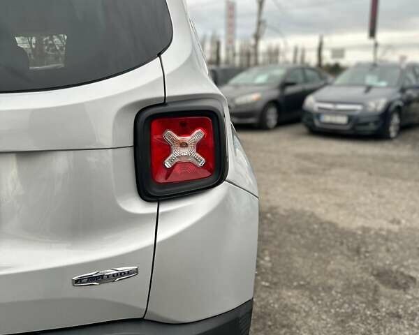 Серый Джип Ренегат, объемом двигателя 2.4 л и пробегом 17 тыс. км за 16200 $, фото 10 на Automoto.ua