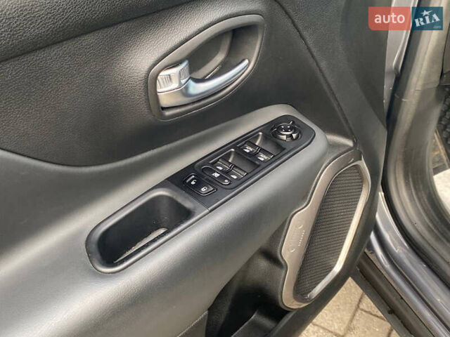 Серый Джип Ренегат, объемом двигателя 1.33 л и пробегом 55 тыс. км за 18900 $, фото 21 на Automoto.ua