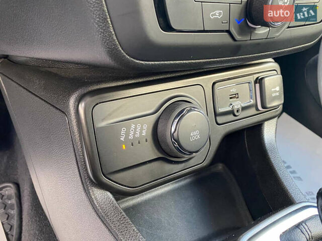 Серый Джип Ренегат, объемом двигателя 1.33 л и пробегом 55 тыс. км за 18900 $, фото 18 на Automoto.ua