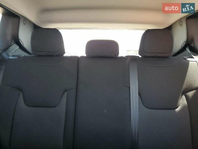 Серый Джип Ренегат, объемом двигателя 1.33 л и пробегом 22 тыс. км за 5100 $, фото 9 на Automoto.ua