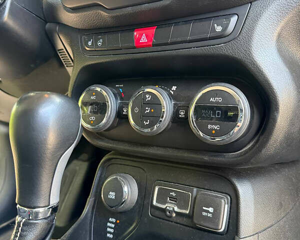 Синий Джип Ренегат, объемом двигателя 2.36 л и пробегом 91 тыс. км за 10950 $, фото 14 на Automoto.ua