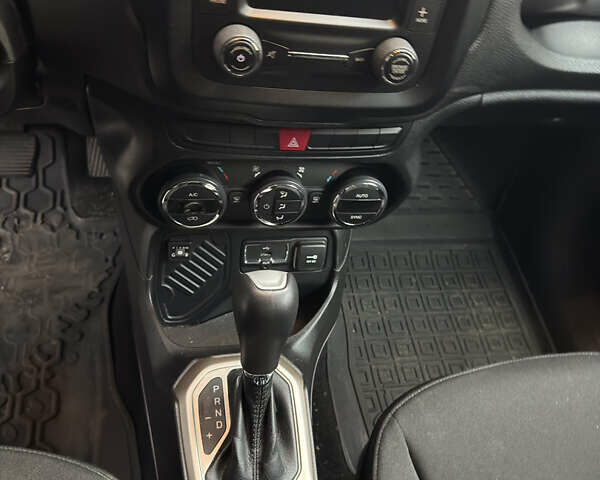 Синій Джип Ренегат, об'ємом двигуна 2.36 л та пробігом 155 тис. км за 12450 $, фото 7 на Automoto.ua