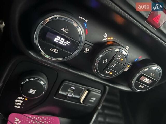 Синій Джип Ренегат, об'ємом двигуна 2.4 л та пробігом 190 тис. км за 11500 $, фото 18 на Automoto.ua