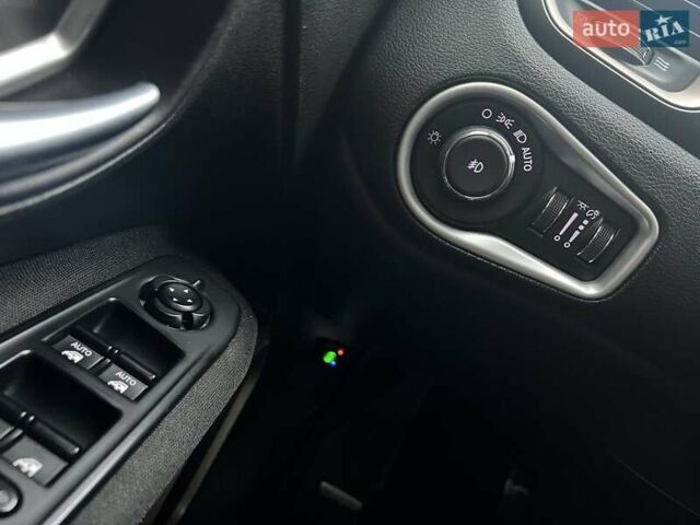 Синій Джип Ренегат, об'ємом двигуна 2.4 л та пробігом 190 тис. км за 11500 $, фото 23 на Automoto.ua