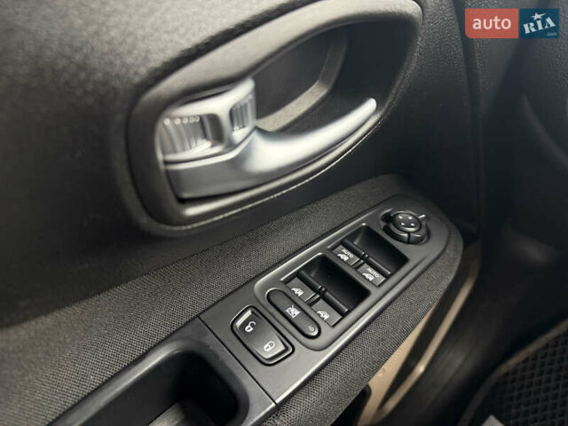 Синий Джип Ренегат, объемом двигателя 2.36 л и пробегом 110 тыс. км за 14400 $, фото 20 на Automoto.ua