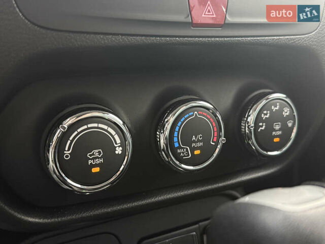 Синий Джип Ренегат, объемом двигателя 2.36 л и пробегом 110 тыс. км за 14400 $, фото 17 на Automoto.ua