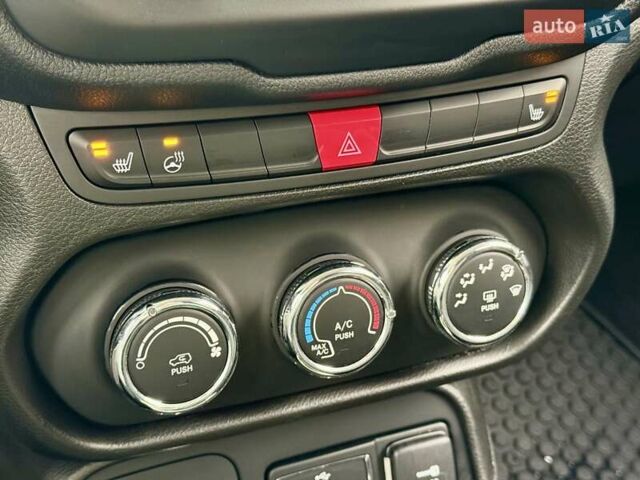 Синий Джип Ренегат, объемом двигателя 2.36 л и пробегом 146 тыс. км за 13800 $, фото 16 на Automoto.ua