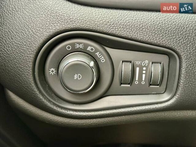 Синий Джип Ренегат, объемом двигателя 2.36 л и пробегом 146 тыс. км за 13800 $, фото 19 на Automoto.ua