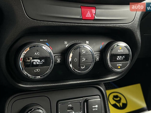 Синій Джип Ренегат, об'ємом двигуна 2.36 л та пробігом 98 тис. км за 14350 $, фото 14 на Automoto.ua