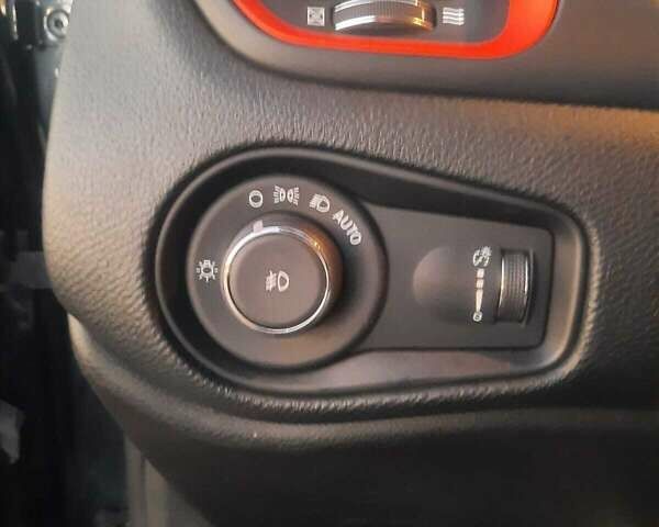 Синий Джип Ренегат, объемом двигателя 0 л и пробегом 106 тыс. км за 12750 $, фото 12 на Automoto.ua