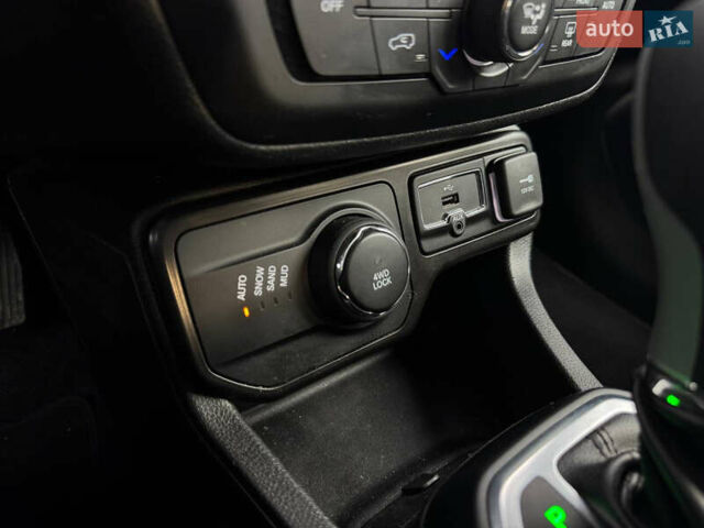 Синій Джип Ренегат, об'ємом двигуна 2.4 л та пробігом 112 тис. км за 13700 $, фото 12 на Automoto.ua