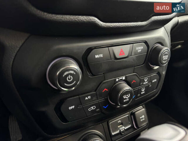 Синій Джип Ренегат, об'ємом двигуна 2.4 л та пробігом 112 тис. км за 13700 $, фото 13 на Automoto.ua