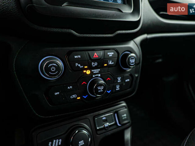 Синий Джип Ренегат, объемом двигателя 1.4 л и пробегом 139 тыс. км за 17009 $, фото 16 на Automoto.ua