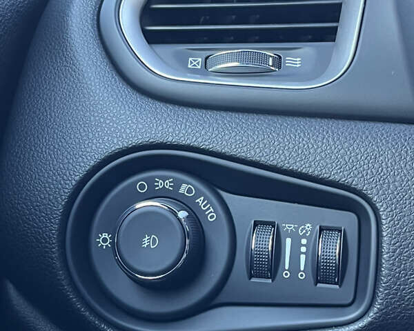 Синій Джип Ренегат, об'ємом двигуна 2.36 л та пробігом 28 тис. км за 18900 $, фото 17 на Automoto.ua