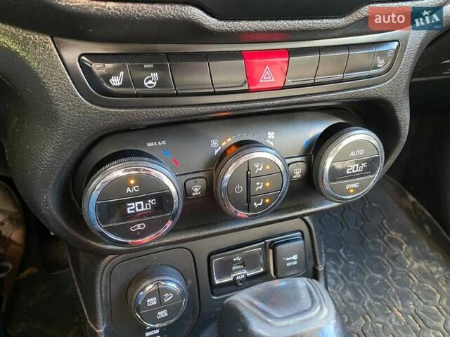 Зелений Джип Ренегат, об'ємом двигуна 2.36 л та пробігом 268 тис. км за 13300 $, фото 16 на Automoto.ua