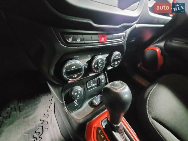 Джип Ренегат 2017 в Львове на Automoto.ua Зеленый Джип Ренегат, объемом двигателя 2.36 л и пробегом 268 тыс. км за 12999 $, фото 19 на Automoto.ua