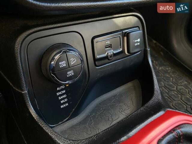 Зелений Джип Ренегат, об'ємом двигуна 2.36 л та пробігом 268 тис. км за 13300 $, фото 17 на Automoto.ua