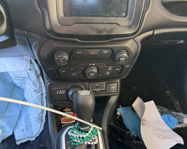 Зелений Джип Ренегат, об'ємом двигуна 0 л та пробігом 112 тис. км за 7999 $, фото 9 на Automoto.ua