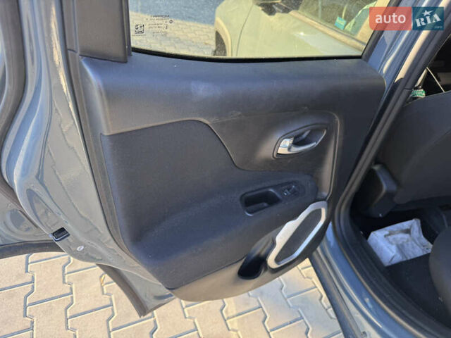 Зелений Джип Ренегат, об'ємом двигуна 0 л та пробігом 112 тис. км за 7999 $, фото 6 на Automoto.ua