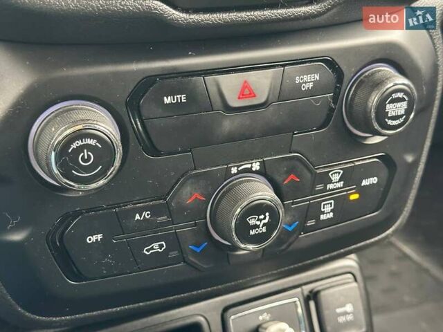 Зелений Джип Ренегат, об'ємом двигуна 2.36 л та пробігом 185 тис. км за 13990 $, фото 15 на Automoto.ua