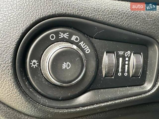 Зелений Джип Ренегат, об'ємом двигуна 2.36 л та пробігом 185 тис. км за 13990 $, фото 23 на Automoto.ua