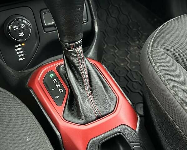 Оранжевый Джип Ренегат, объемом двигателя 2.36 л и пробегом 292 тыс. км за 10800 $, фото 19 на Automoto.ua